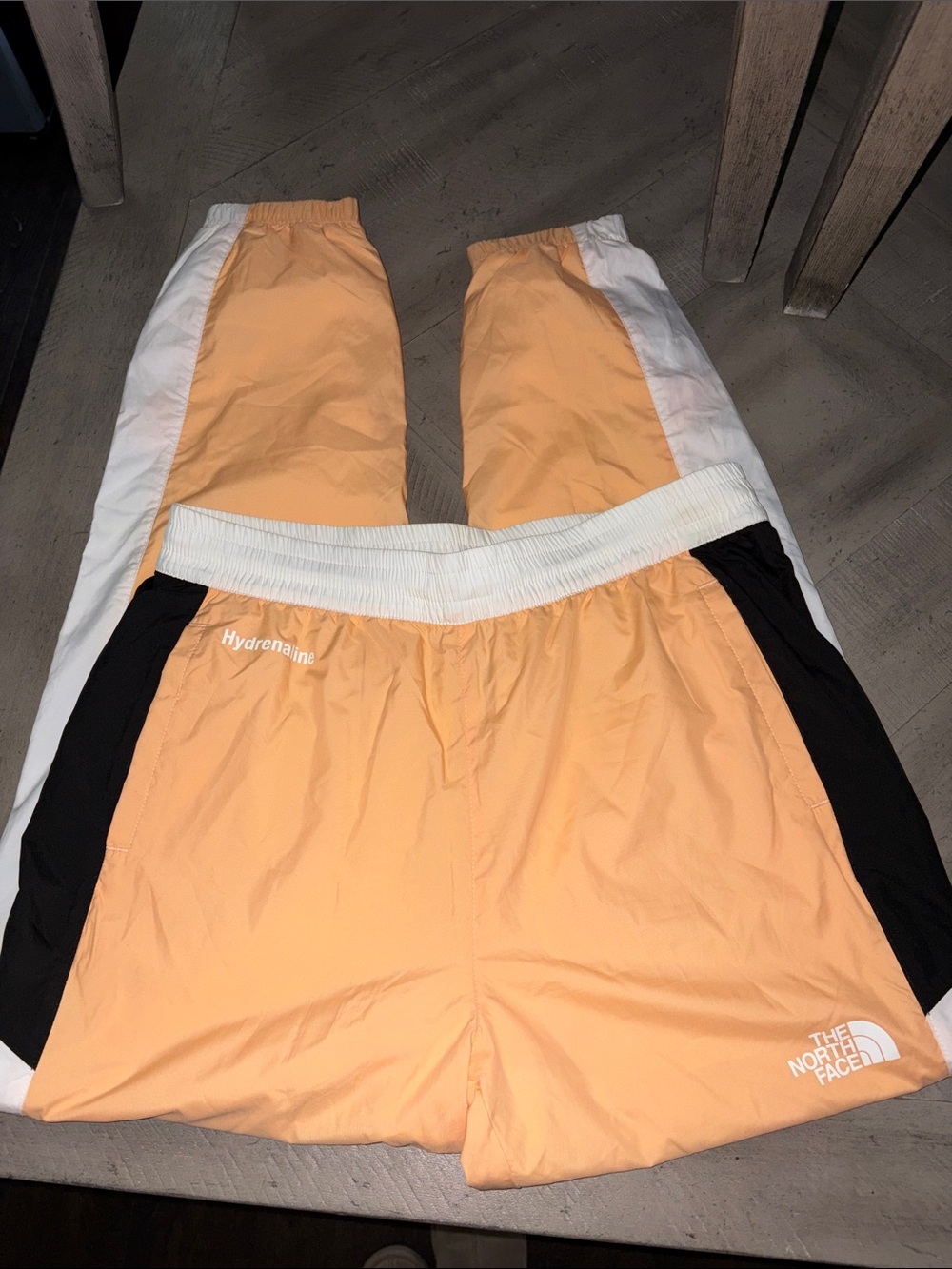 The North Face Womens Peach, Black & White Windbreaker Jacket and Joggers Set - Picture 10 of 14